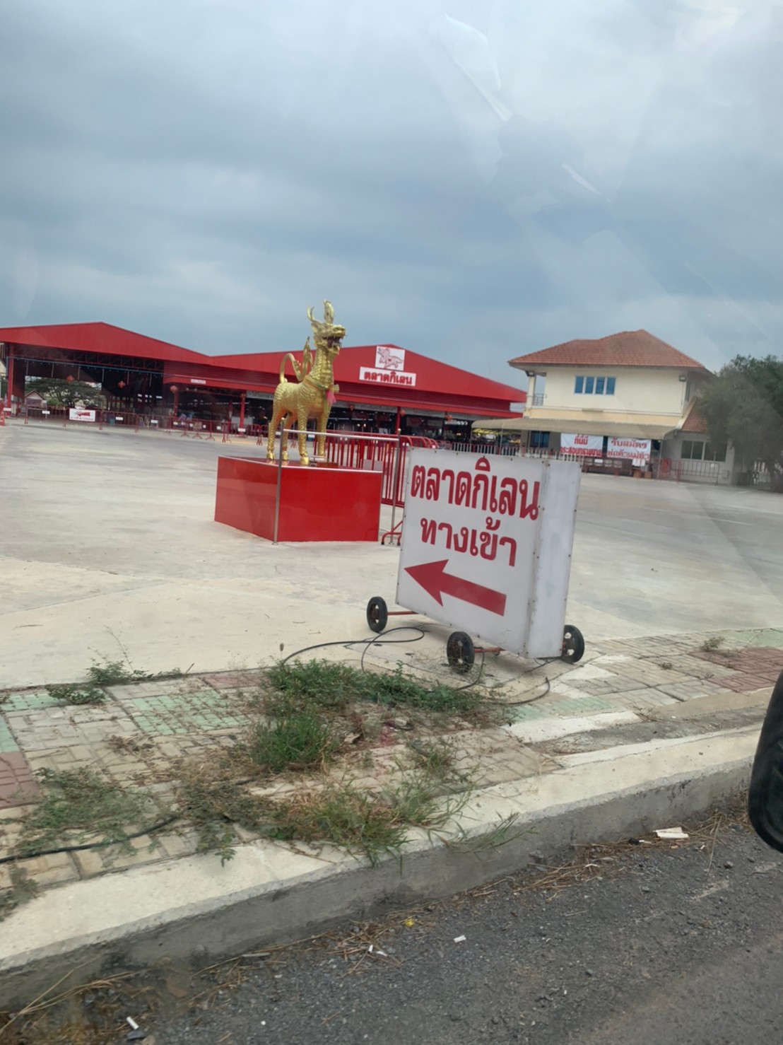 Agent post ขายที่ดิน 5 ไร่ ทรงสี่เหลี่ยมผืนผ้า 