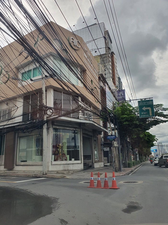 ขายที่ดินทำเลทองบนถนนพระราม4 ตรงข้าม ONE BANGKOK) 1-0-8.6 ไร่  ผังสีแดง พ.5 สร้างอาคารสูงได้ถึง 24 ชั้น