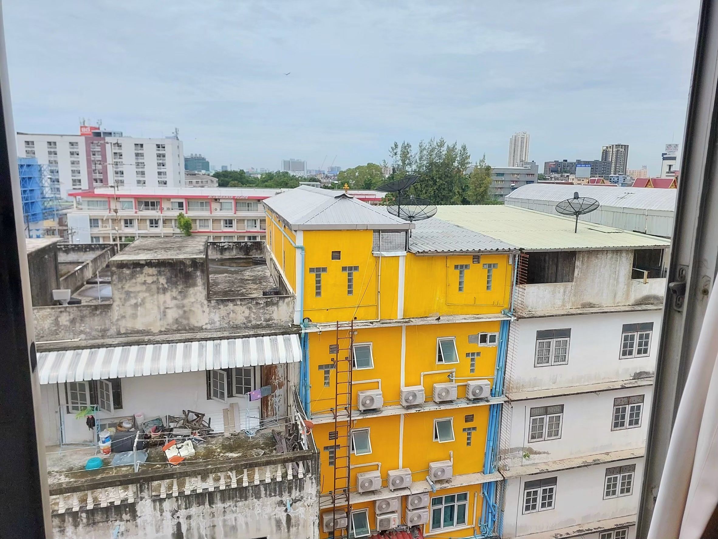 ขาย บางยี่ขัน คอนโดมิเนียม ชั้น 8 ห้องมุม ทำเลดีวิวสวย ใกล้ MRT สถานีบางยี่ขัน ใกล้สะพานพระราม 8