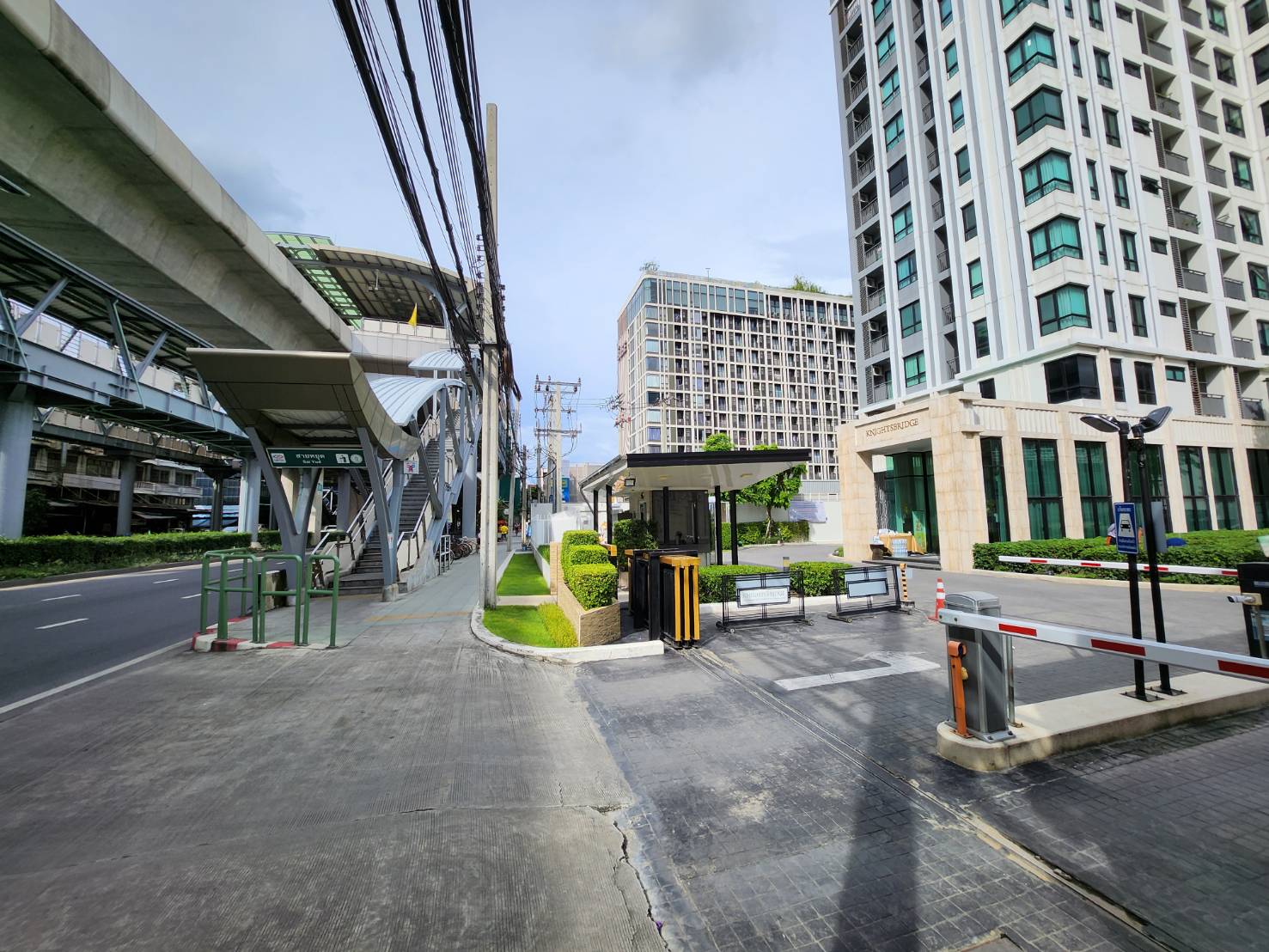 ขายคอนโดพร้อมเข้าอยู่โครงการเครือ OriginKnightBridge Skycity สะพานใหม่