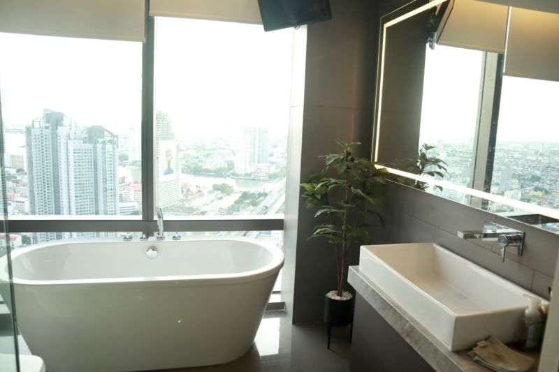 ABB151 ขายห้องหรู คอนโด เดอะ แบงค็อค สาทร The Bangkok Sathorn ระดับ Ultimate Luxury ใกล้ BTS สุรศักดิ์ 50 เมตร