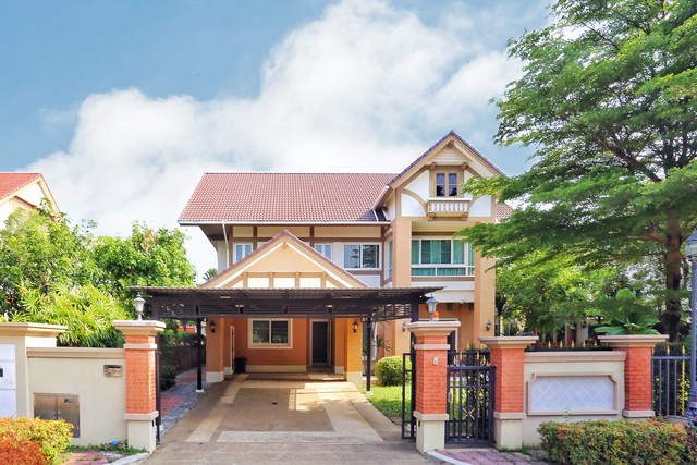 บ้าน  Q House Avenue พระราม5 195 ตรว. 4BR 29900000 บาท ใกล้กับ ทางด่วนศรีรัช หั่นราคา