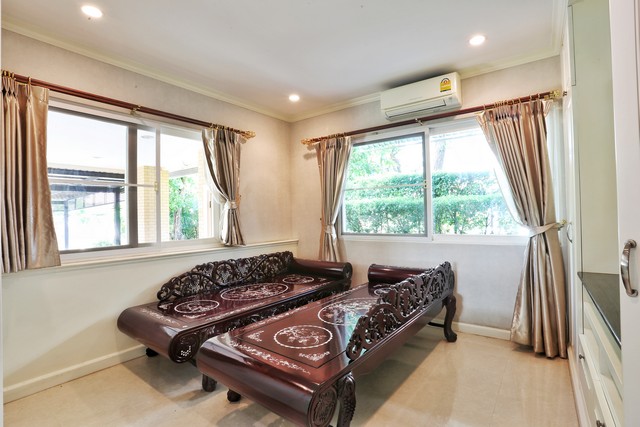 บ้าน  Q House Avenue พระราม5 195 ตรว. 4BR 29900000 บาท ใกล้กับ ทางด่วนศรีรัช หั่นราคา