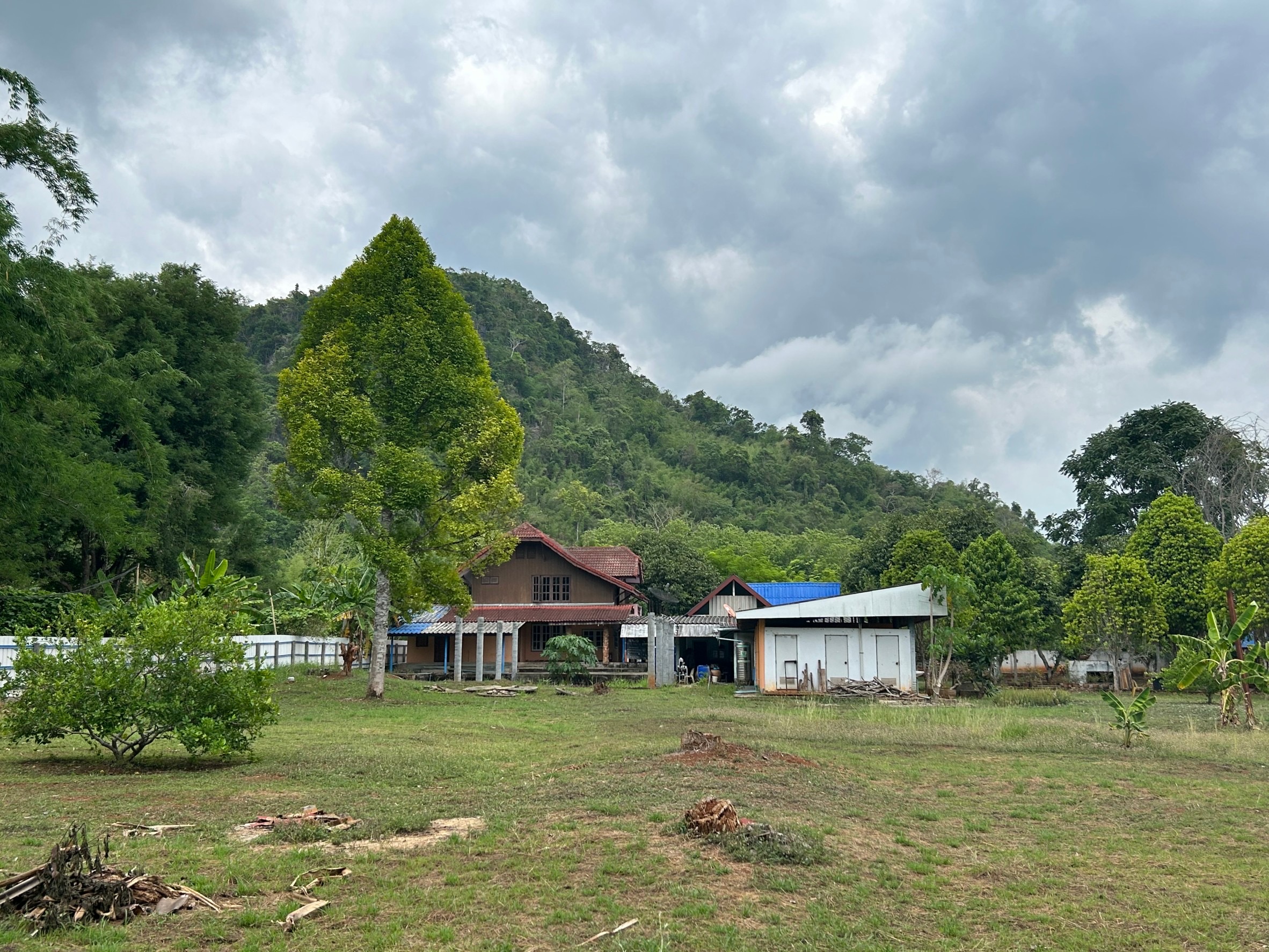 บ้านติดลำธาร วิวภูเขา กาญจนบุรี