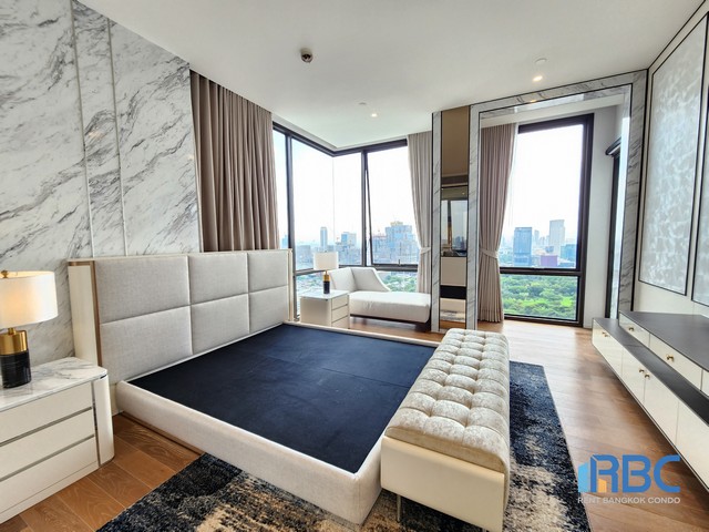 Penthouse Unit for Sale at Muniq Langsuan Selling with tenant 