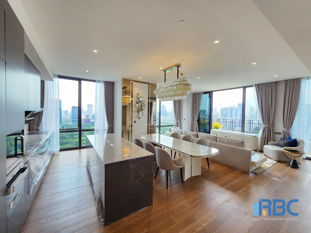 Penthouse Unit for Sale at Muniq Langsuan Selling with tenant 