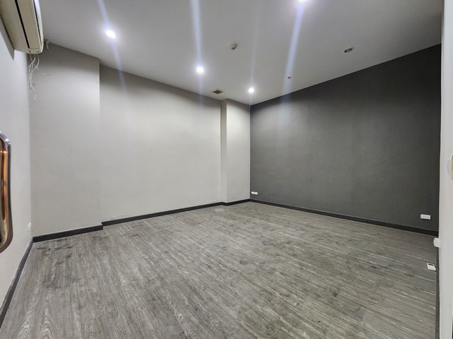 Commercial Space in Sukhumvit near BTS MRT and ARL, Suitable for Office/Showroom/Cafe