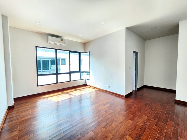 บ้าน The City ปิ่นเกล้า-บรม2 พื้นที่ =  0 RAI 1 NGAN 5 ตารางวา 4 BR 24500000 B. ใกล้กับ - น่าอยู่ บ้านใหม่ แปลงมุม พื้นที่ใช้สอยเยอะ