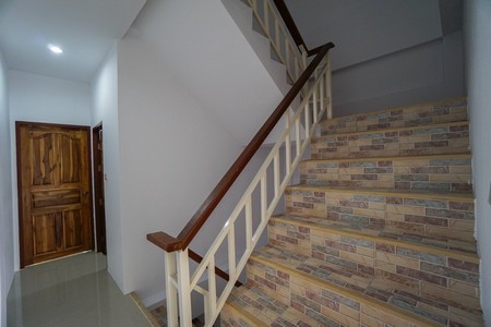 Commercial building for sale, 3 floors, 4 bedrooms, in a prime location on Koh Samui.