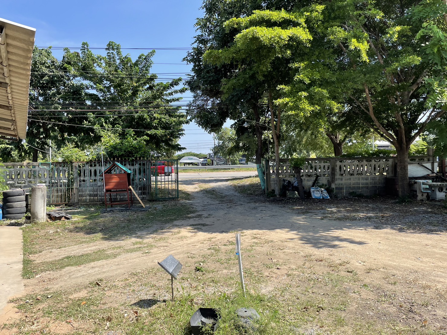 ขายบ้าน 2 หลัง พร้อมที่ดิน ทำเลดี ติดถนน 340 สุพรรณบุรี-ชัยนาท