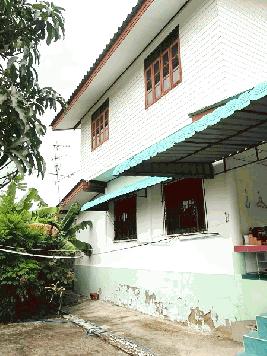  ขายบ้านพร้อมที่ดิน เนื้อที่234ตรว ซอยพุทธบูชา32  มีกำแพงสูง2เมตรล้อมรอบวิวบ้านสวน เข้าทางซอยอนามัยงามเจริญ25