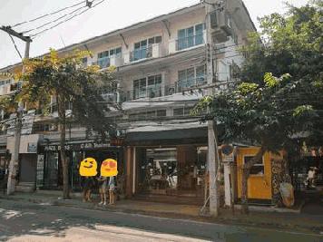 Rare Commercial Building for SALE at Tha Pae Walking Street!! Rachadamnoen Road Chiang Mai!! Suitable for every type of Business!!